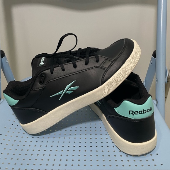 Reebok - Picture 3 of 5